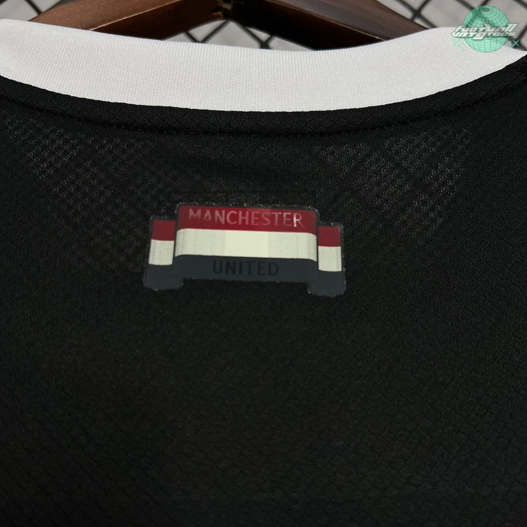 Manchester United 24/25 Away Goalkeeper Jersey